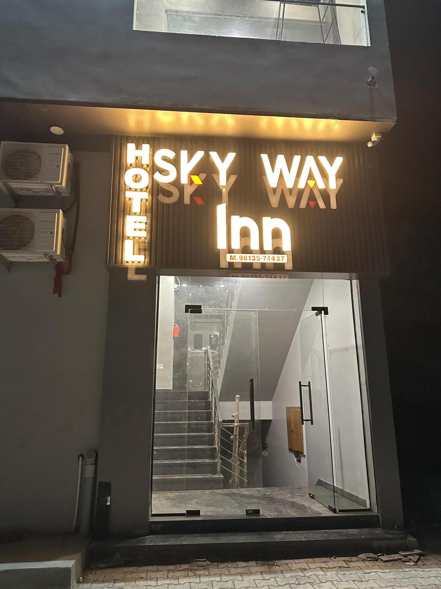 Hotel Sky Way Inn Hisār Exteriör bild