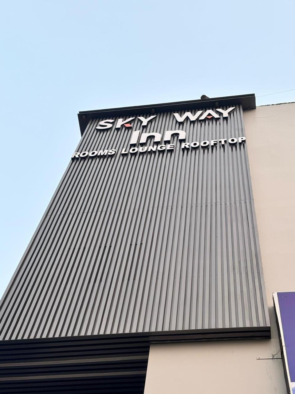 Hotel Sky Way Inn Hisār Exteriör bild